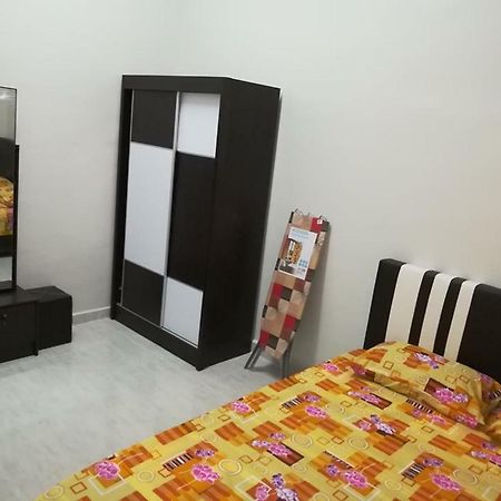 Homestay Damai Yusmila Kuala Terengganu Buitenkant foto