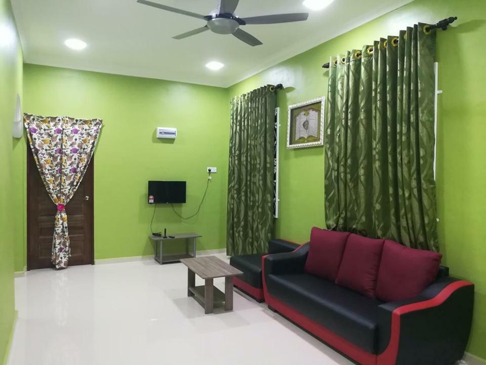 Homestay Damai Yusmila Kuala Terengganu Buitenkant foto